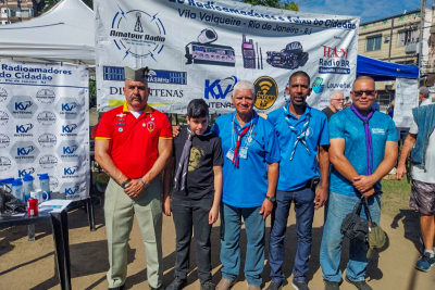 Evento reúne comunidade radioamadora, grupo de escoteiros e representantes da Escola Naval em prol da difusão tecnológica e cidadania
